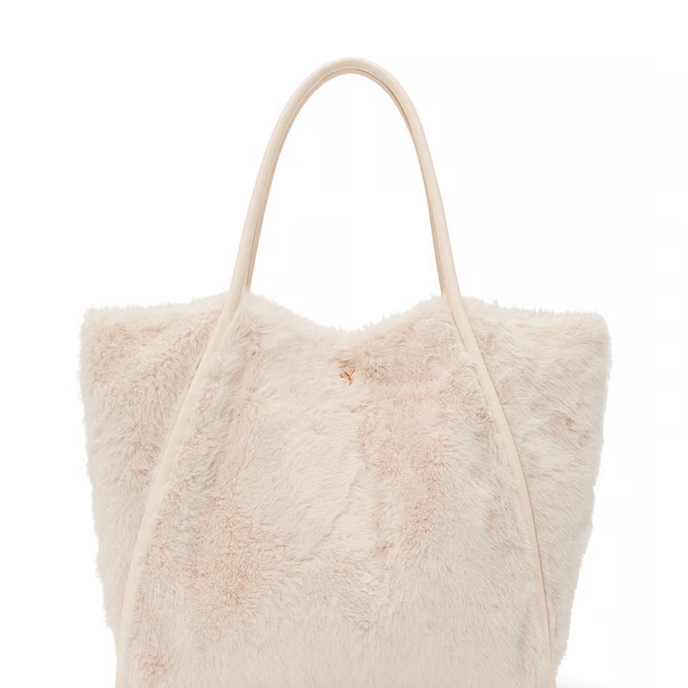 NWT Victorias Secret Cream Faux Fur Tote Bag - Picture 3 of 6